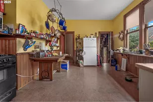 863 NE Ainsworth St, Portland, OR 97211 - Photo 14