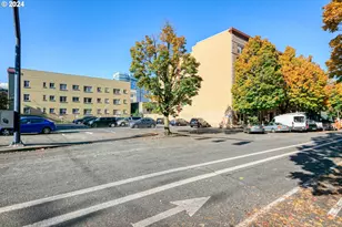 709 SW 16th Ave, Portland, OR 97205 - Photo 22