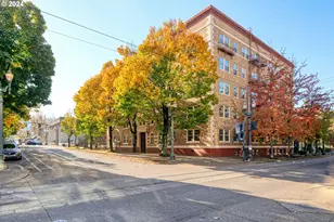 709 SW 16th Ave, Portland, OR 97205 - Photo 2