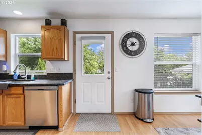 8253 N Bliss St, Portland, OR 97203 - Photo 24