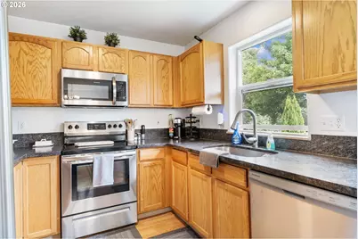 8253 N Bliss St, Portland, OR 97203 - Photo 20