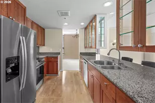 1132 SW 19th Ave, Portland, OR 97205 - Photo 12