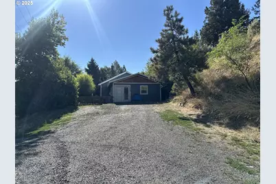 748 E Main St, John Day, OR 97845 - Photo 2