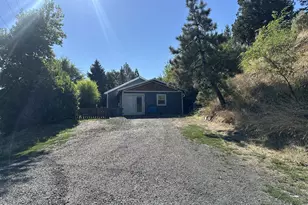 748 E Main St, John Day, OR 97845 - Photo 2