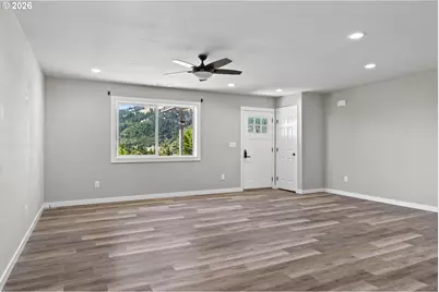 281 Clark St, Myrtle Creek, OR 97457 - Photo 8