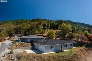 281 Clark St, Myrtle Creek, OR 97457 - Photo 2