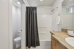 8329 SW 24th Ave, Portland, OR 97219 - Photo 18