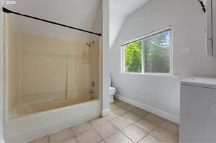 2406 SE Yamhill St, Portland, OR 97214 - Photo 24