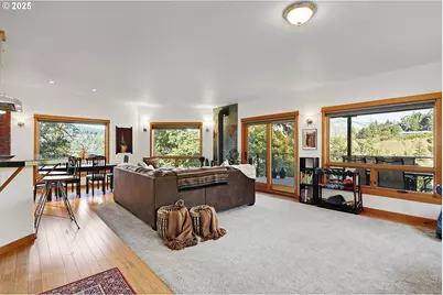 515 E 4th St #2, Hood River, OR 97031 - Photo 12