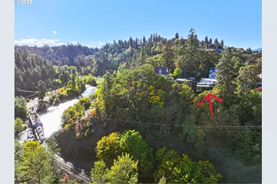 515 E 4th St #2, Hood River, OR 97031 - Photo 2