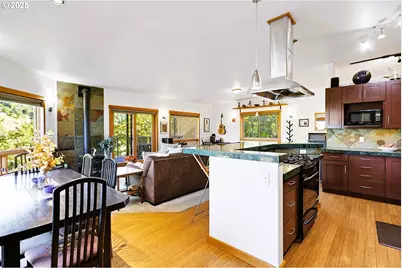 515 E 4th St #2, Hood River, OR 97031 - Photo 14