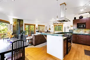 515 E 4th St, Hood River, OR 97031 - Photo 14