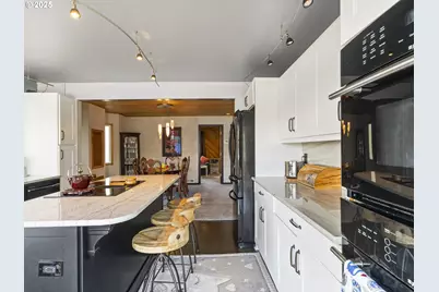 3939 N Marine Dr #8, Portland, OR 97217 - Photo 6