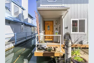 3939 N Marine Dr #8, Portland, OR 97217 - Photo 2