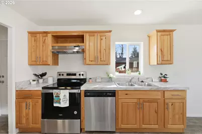 1423 31st St, Springfield, OR 97477 - Photo 12