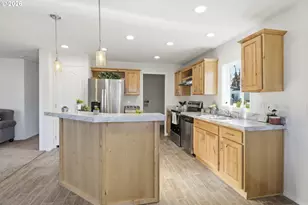 1423 31st St, Springfield, OR 97477 - Photo 10