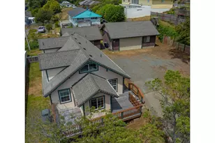 94255 3rd St, Gold Beach, OR 97444 - Photo 2