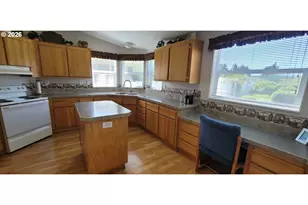 3220 Crescent Ave, Eugene, OR 97408 - Photo 10