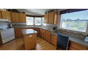 3220 Crescent Ave, Eugene, OR 97408 - Photo 8