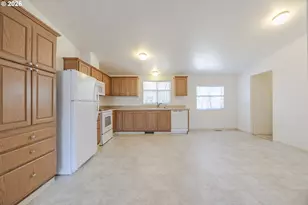 1699 N Terry St, Eugene, OR 97402 - Photo 12