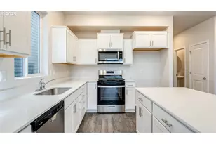 2315 30th Pl, Springfield, OR 97477 - Photo 8