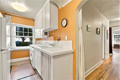 711 NE Randall Ave #105, Portland, OR 97232 - Photo 16