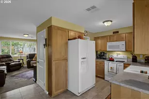 1522 E Washington Ave, Cottage Grove, OR 97424 - Photo 14