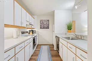 1710 S Harbor Way, Portland, OR 97201 - Photo 8