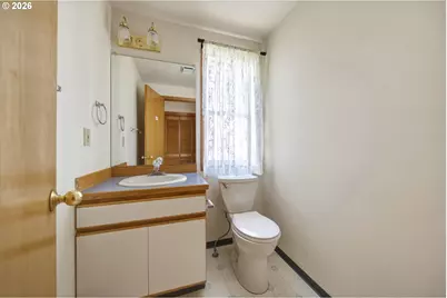 5002 SW Vacuna St, Portland, OR 97219 - Photo 10