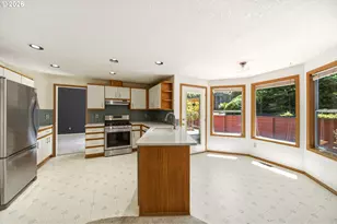 5002 SW Vacuna St, Portland, OR 97219 - Photo 4