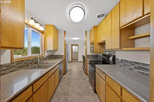 2488 W Lorraine Ave, Roseburg, OR 97471 - Photo 6