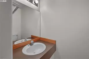 2376 SW Cedar St, Portland, OR 97205 - Photo 14