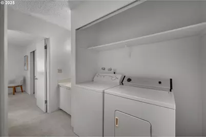 2376 SW Cedar St, Portland, OR 97205 - Photo 24