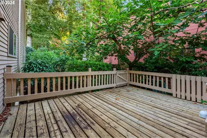 2376 SW Cedar St, Portland, OR 97205 - Photo 26