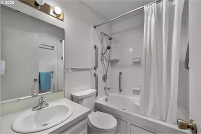 2376 SW Cedar St, Portland, OR 97205 - Photo 22