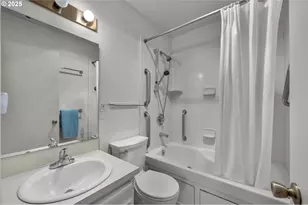 2376 SW Cedar St, Portland, OR 97205 - Photo 22