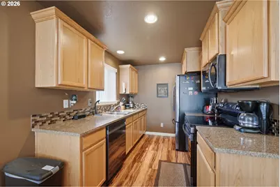 4942 Holly St, Springfield, OR 97478 - Photo 10