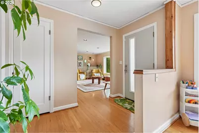 2300 SW Seymour Dr, Portland, OR 97239 - Photo 6