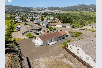 621 Highland Vista Ln, Roseburg, OR 97471 - Photo 32