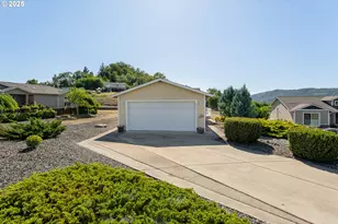 621 Highland Vista Ln, Roseburg, OR 97471 - Photo 30