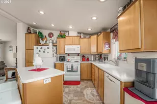 621 Highland Vista Ln, Roseburg, OR 97471 - Photo 8