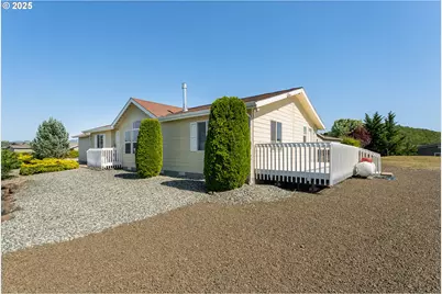 621 Highland Vista Ln, Roseburg, OR 97471 - Photo 2