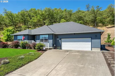 1530 NE Rocky Dr, Roseburg, OR 97470 - Photo 2
