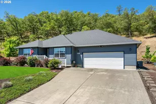 1530 NE Rocky Dr, Roseburg, OR 97470 - Photo 2