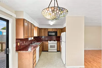 1955 Johnson St, North Bend, OR 97459 - Photo 6