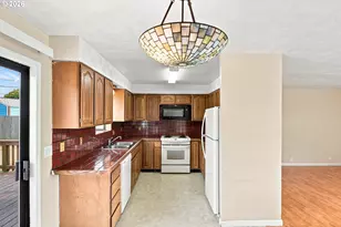 1955 Johnson St, North Bend, OR 97459 - Photo 6