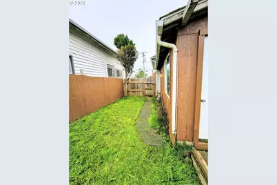 254 N Dean St, Coquille, OR 97423 - Photo 16