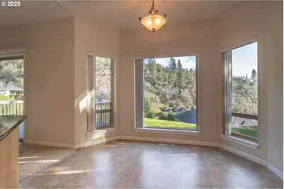 1737 NE Shale Ct, Roseburg, OR 97470 - Photo 10