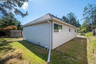 135 Laurel St, Gleneden Beach, OR 97388 - Photo 38