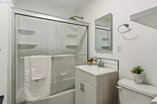 11937 NE Holladay St, Portland, OR 97220 - Photo 6